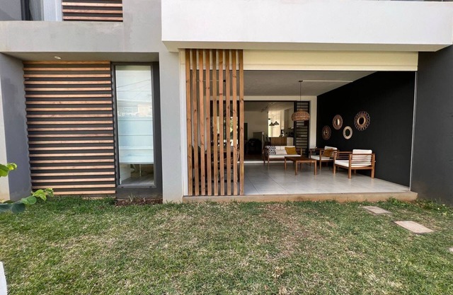 Cozy Grin: Club Med beach access, private garden, modern comfort.