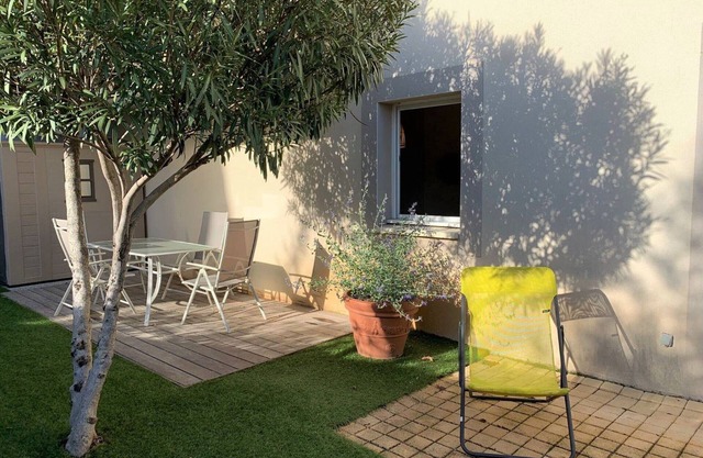 Cozy Ground Floor Apartment with Garden and Terrace in Bouzigues - 2 Keys