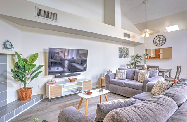 Cozy Haven Retreat - Ideal Location w/Patio & Pool