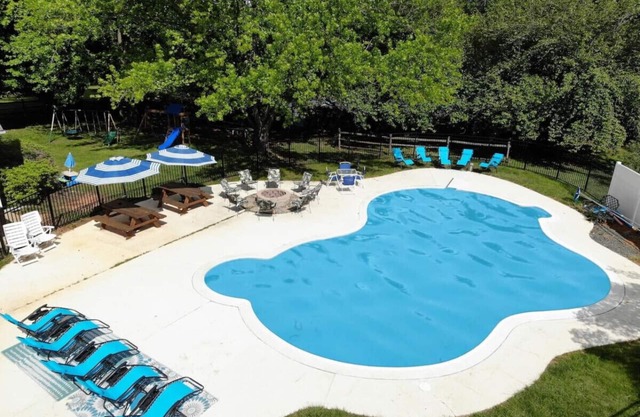 Cozy Hemingway Retreat 3500sf HotTub Pool Tennis Ct