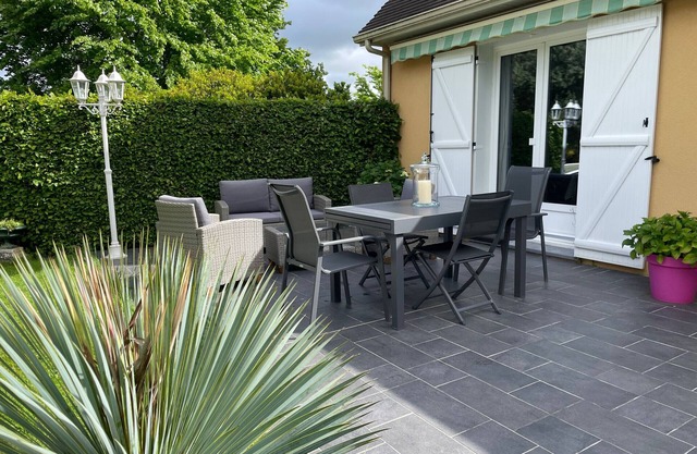Cozy House with Pool, Close to Le Mans, Parking Included