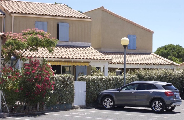 cozy holiday home, comfortable with air conditioning and located by the sea!