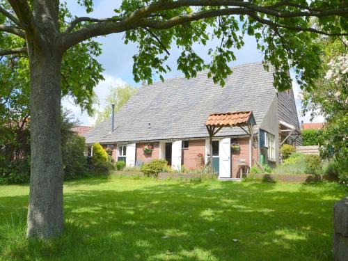 Cozy Holiday Home in Bergen op Zoom with Garden