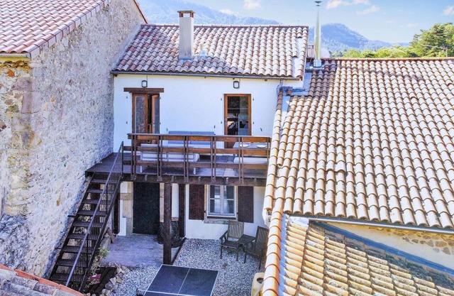 Cozy home in St.Etienne De Boulogne
