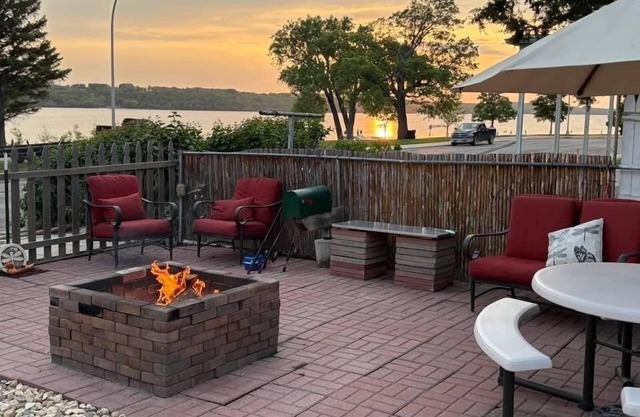 Cozy Home by boat launch, park, dock and downtown Ortonville and Big Stone