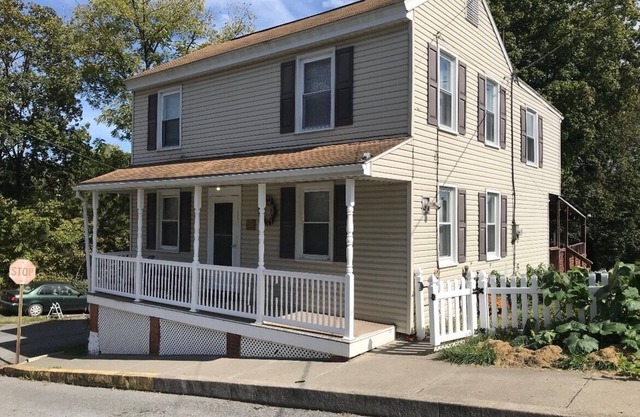 Cozy Home close to town/50 minutes to Penn State.n