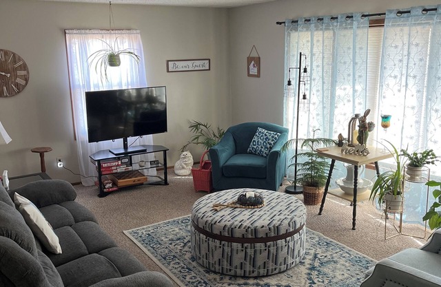 COZY HOME CLOSE TO WESTON, NASCAR, ROYALS, 30 MIN TO KANSAS CITY, 10 min to KCI