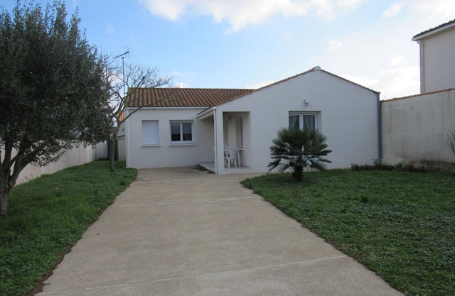 Cozy Home in Tranquil Area, Near Beach & Shops, L'Aiguillon sur Mer