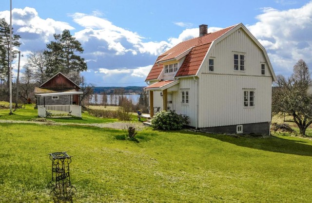 Cozy Home In Årjäng With Kitchen