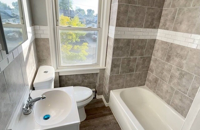 Cozy home in Bradley Park, within 3 minutes from the beach!