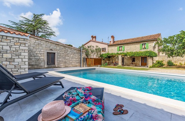 Cozy home in Brajkovici with WiFi
