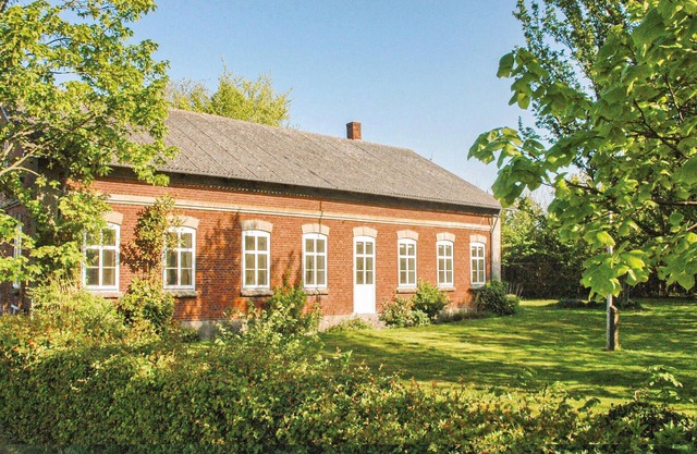Cozy home in Bredebro with WiFi