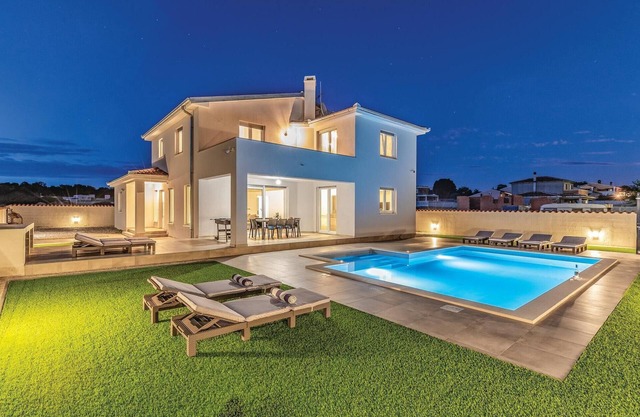 Cozy home in Galizana with WiFi