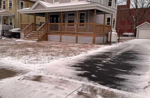 Cozy Home in Holyoke with 3 bedrooms