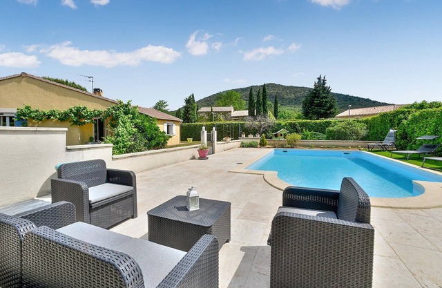 Cozy home in Malataverne