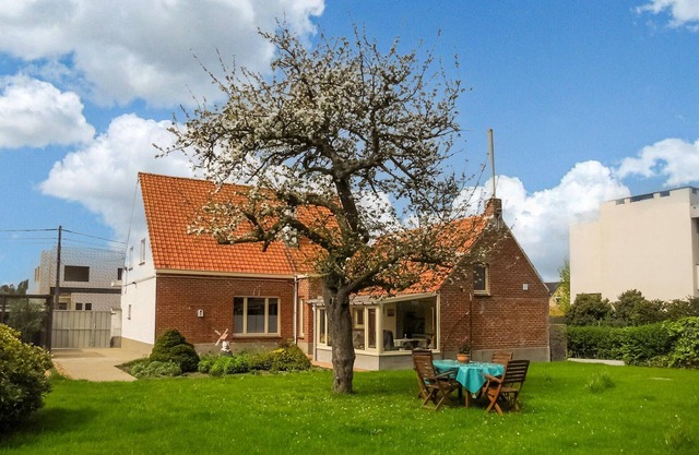 Cozy home in Merkem with WiFi