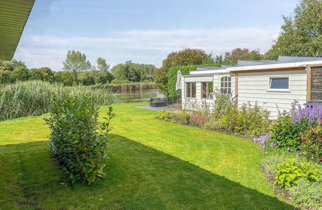 Cozy home in Tiendeveen with WiFi