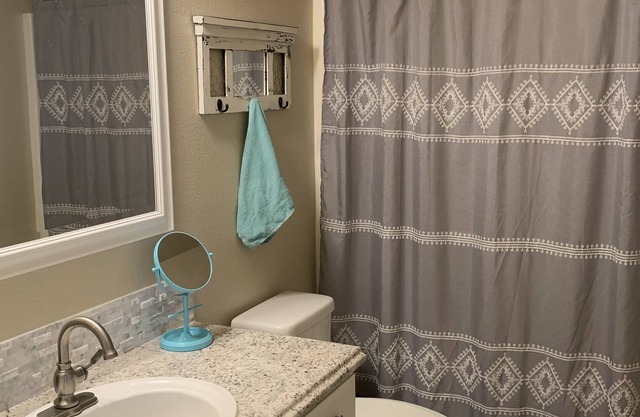 Cozy Home in Wine Country Southern Oregon Home.