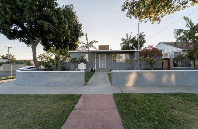 Cozy Home Located Near LA and OC’s Best Attractions.