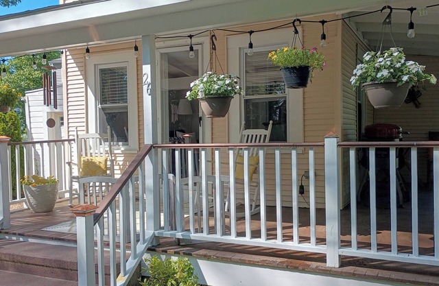 Cozy Home near private beach , close to New Haven area colleges Hospitals