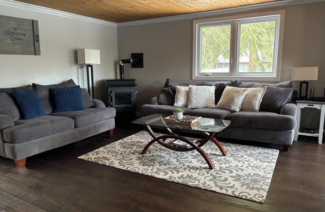 Cozy Home on Sturgeon Lake with Hot Tub