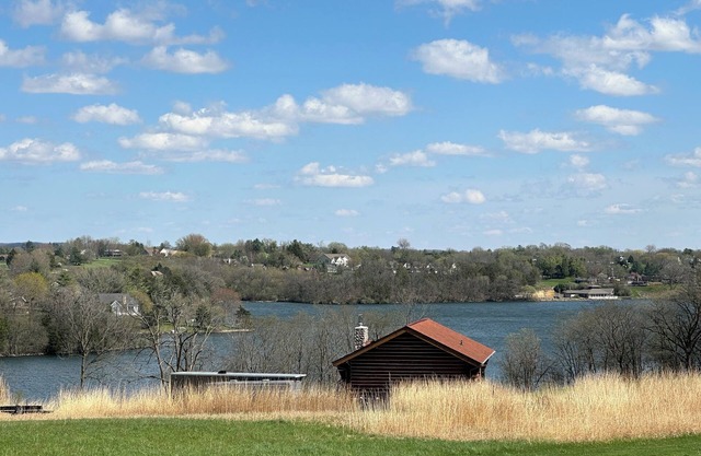 Cozy home with beautiful LAKE VIEW!