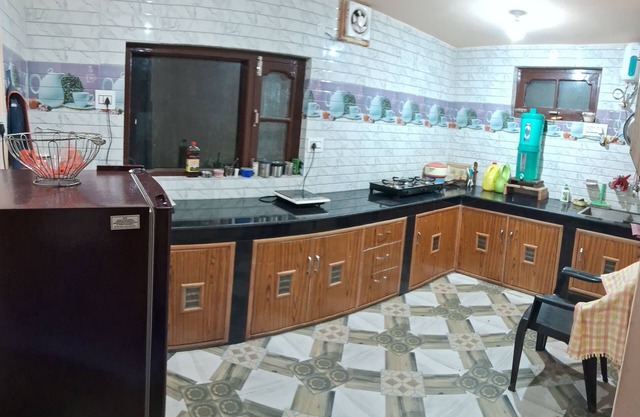 Cozy Homestay with kitchen in the valley of Himalayas and beside river Beas.