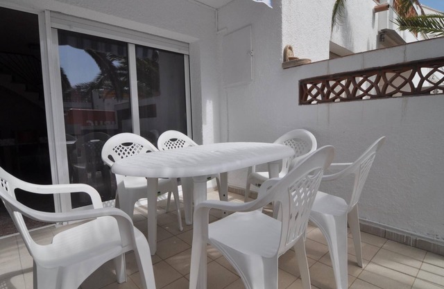 Cozy house located just 1 minute from Riells beach.
