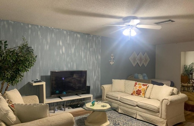 Cozy house. Only 10 minutes from the Siesta Key