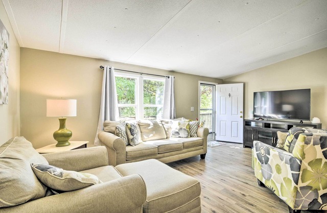 Cozy House w/Huge Yard ~ 16 Mi to Fort Bragg
