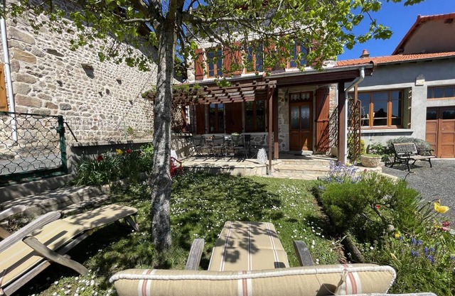 Cozy House with Garden, Near Hiking Trails and Ski Resort, Child-Friendly, Fully Equipped
