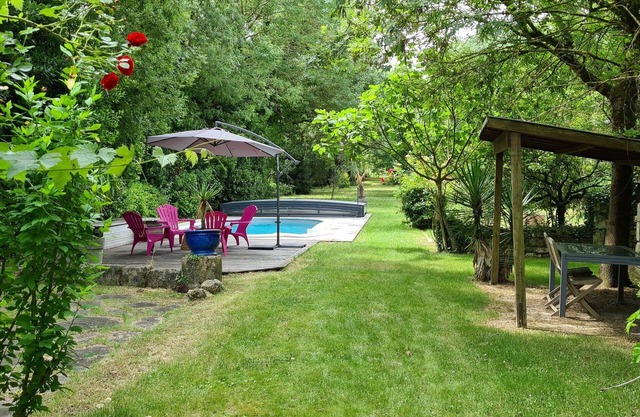 Cozy house with swimming pool