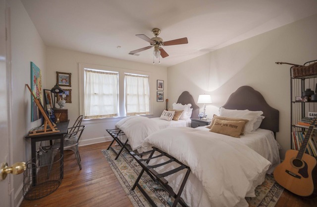 Cozy in the city.blocks to MTSU & 1 mile stroll down Main to historic Square