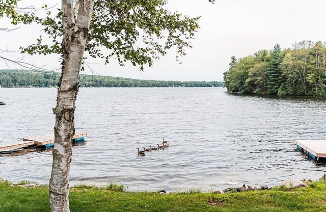 Cozy Keyes Cottage | Lakefront Dock Kayaks