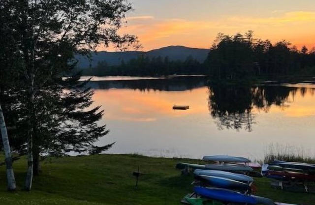 Cozy Lake Cabin Kayak White Mountains Firepit bbq Fish Ski Santas Village Hike