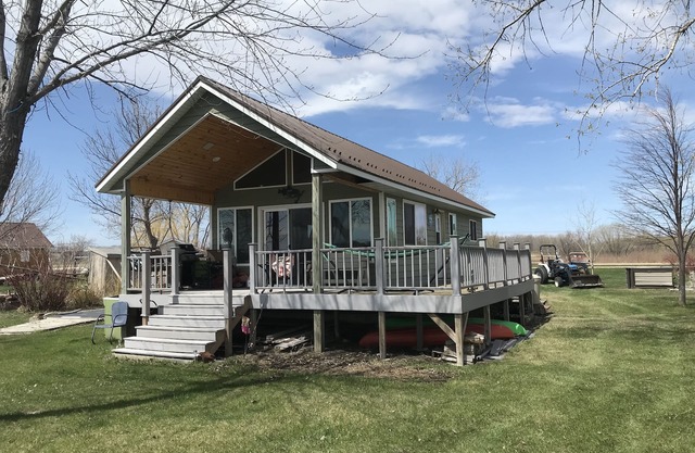 Cozy lake cabin on Lake Traverse.