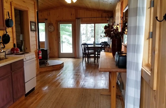 Cozy Lake Front Cabins For A Wonderful Summer, Fall and Winter fun Get Away!n