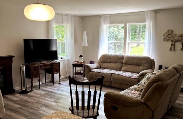 Cozy Lake George Cabin Swim in the summer and ski in the winter !
