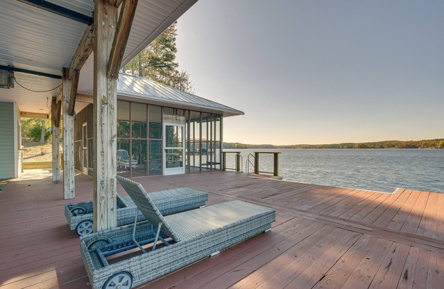 Cozy Lakefront Cabin in Semora w/Large Dock!