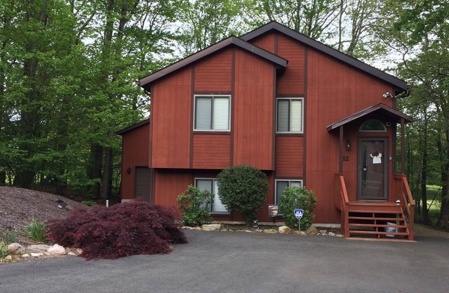 Cozy Lakefront Chalet w/Hot Tub, Gameroom & Outdoor Fire Pit!