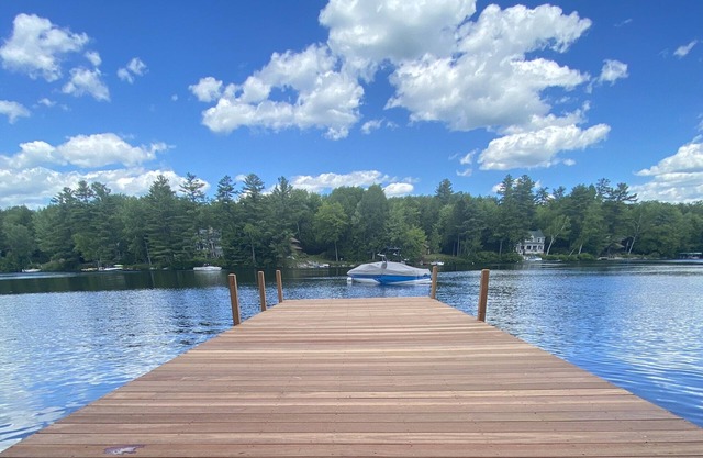 COZY LAKESIDE RETREAT MINUTES FROM MT. SUNAPEE