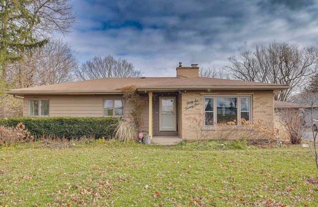 Cozy Lisle Home w/ Fenced Backyard: Pets Welcome!