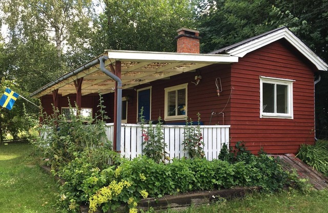Cozy Little House With a View of the Lake. Mysigt Torp Directly vid sjö och Nature Reserve
