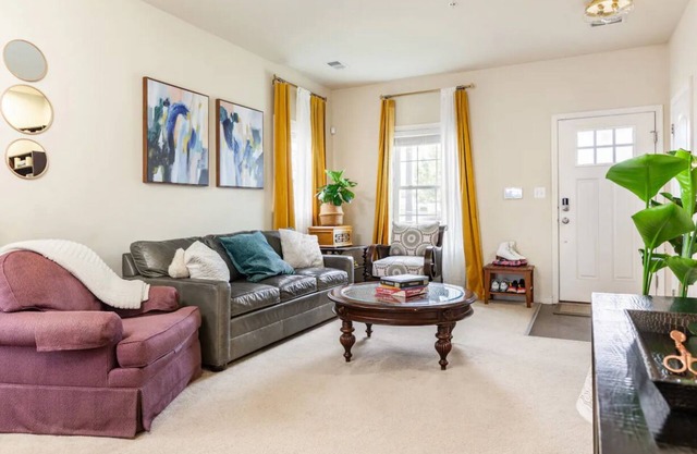 Cozy loft w/private parking