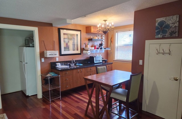 Cozy Loft with WiFi/AC in charming Plantation