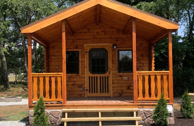 Cozy Log Cabin #5. Minutes from Seven Springs and Hidden Valley!