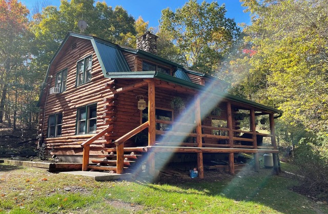 Cozy Log Cabin Getaway