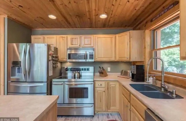 Cozy Log Cabin in the Woods