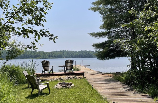 Cozy Log Cabin on the Water