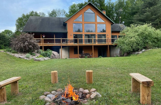 Cozy log Cabin tucked away in natures serenity